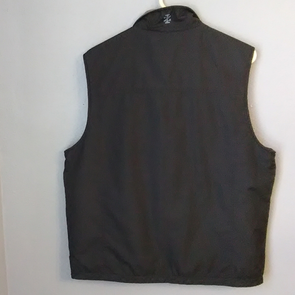 ⏳ ❄️ IZOD Black Gray Reversible Vest  Size M - Picture 2 of 6